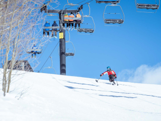 adaptive sports center mono skiers 11